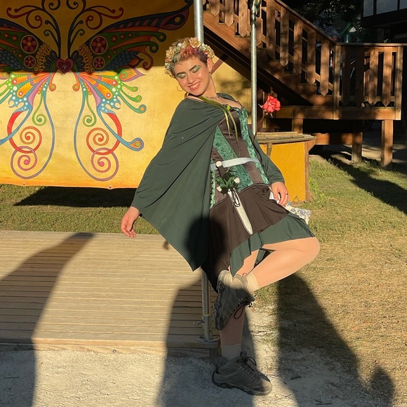 Meet your Posher, Ash - Picture 3 of 6